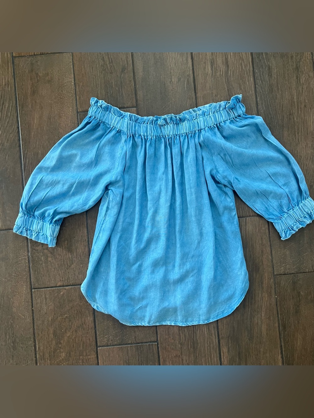 Style Envy Light Blue Off Shoulder Chambray Blouse size M